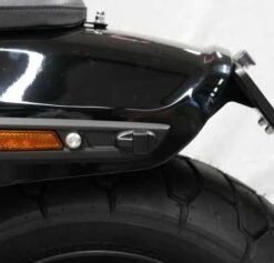 Strut Stripe LED 3in1 Blinker & Rücklicht Schwarz Wrinkle -Motorradzubehör Geschäft 41 74 230 32